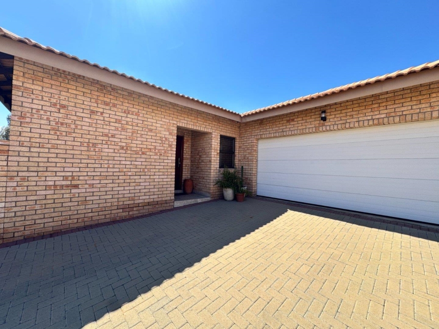 3 Bedroom Property for Sale in Hillcrest Northern Cape